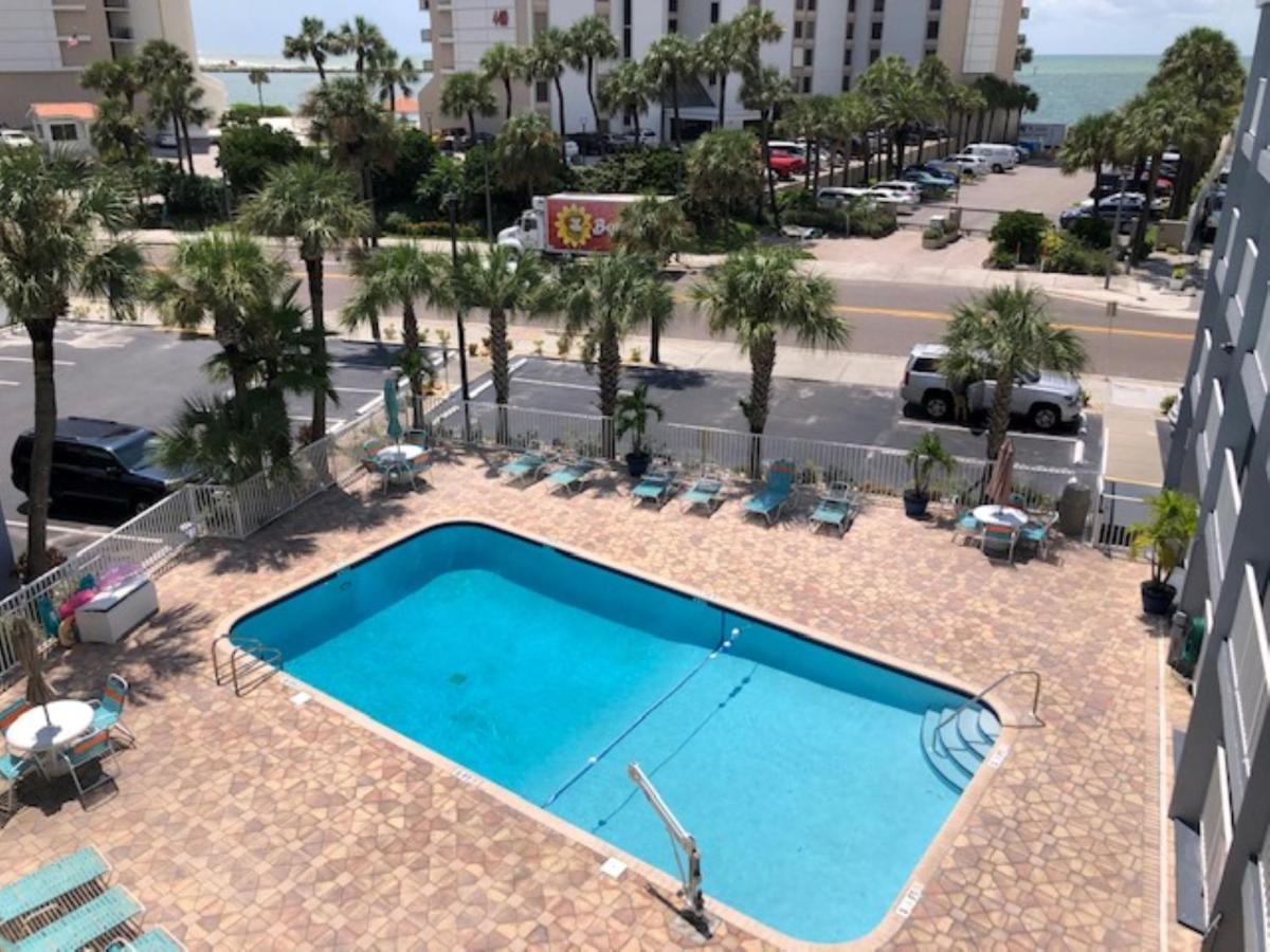 Pelican Pointe Clearwater Beach Hotel Exterior foto